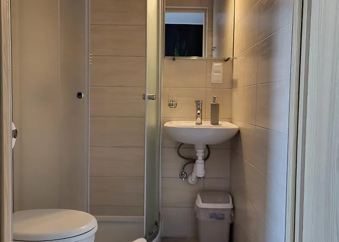 Goscinne Akwatel ياستارنيا