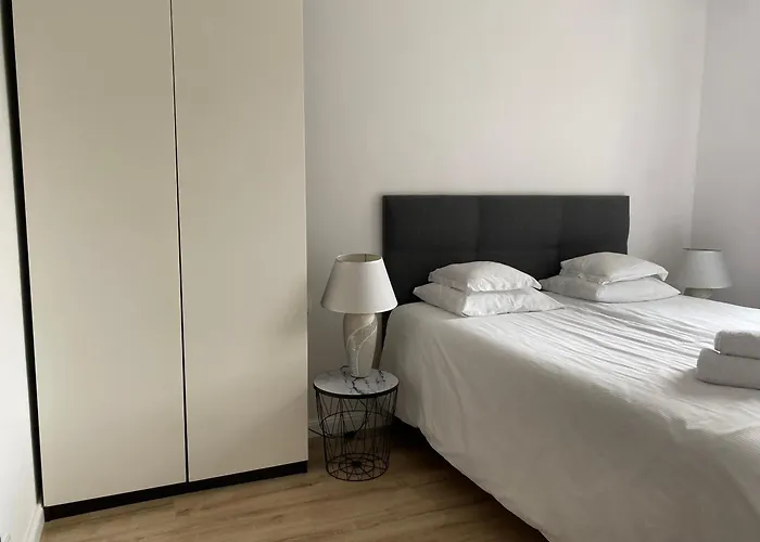 Goscinne Akwatel ياستارنيا