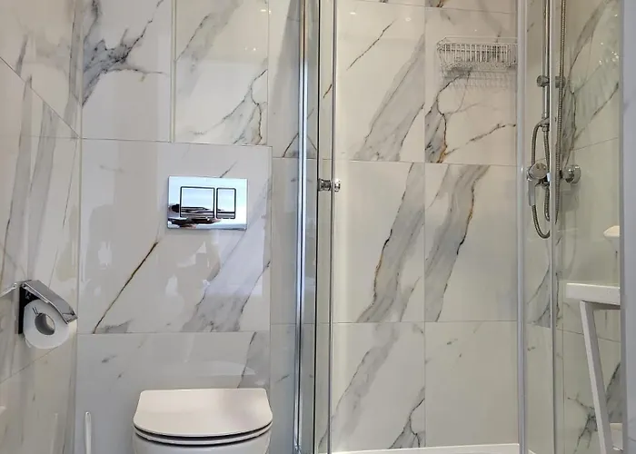 Goscinne Akwatel ياستارنيا