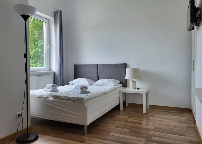 Goscinne Akwatel ياستارنيا